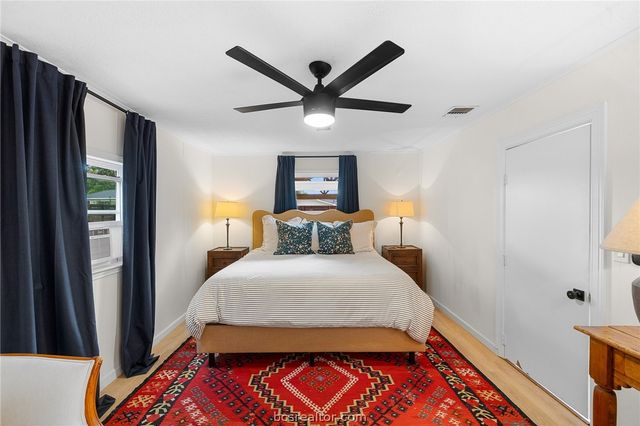 114 East O'Bryant Street, Bellville, TX 77418