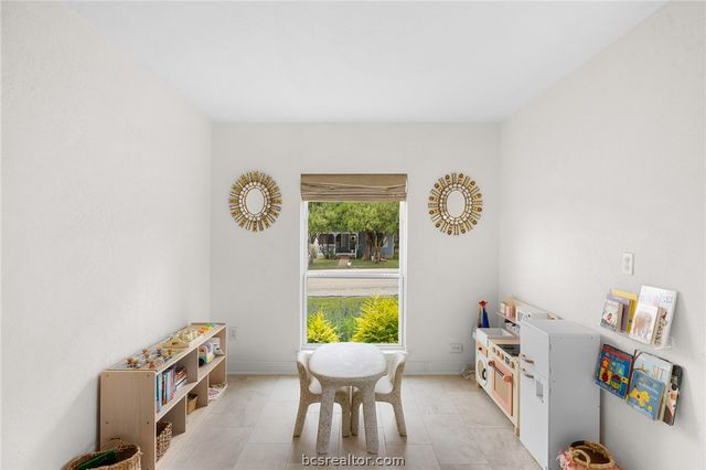 114 East O'Bryant Street, Bellville, TX 77418