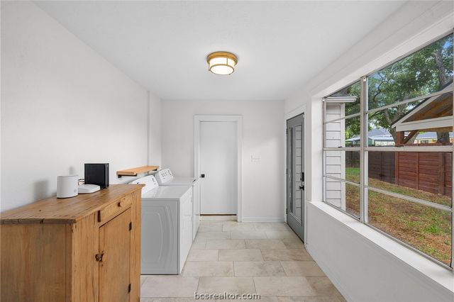 114 East O'Bryant Street, Bellville, TX 77418