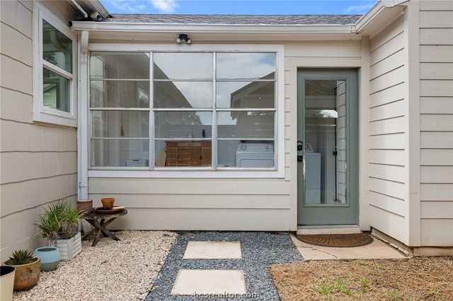 114 East O'Bryant Street, Bellville, TX 77418