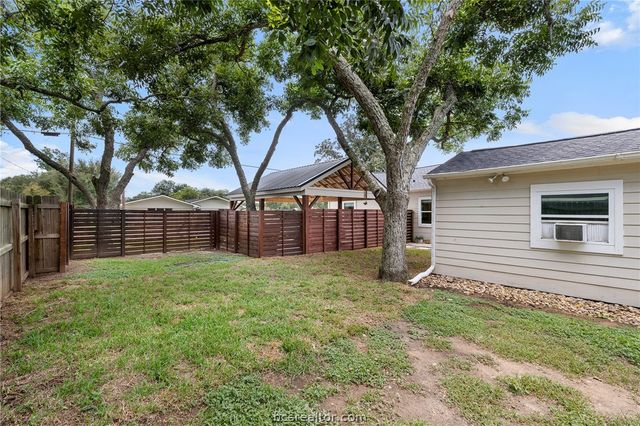 114 East O'Bryant Street, Bellville, TX 77418