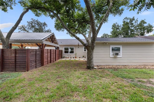 114 East O'Bryant Street, Bellville, TX 77418