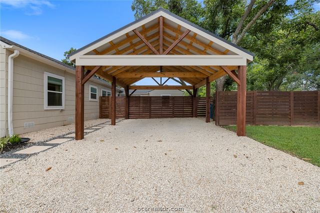 114 East O'Bryant Street, Bellville, TX 77418