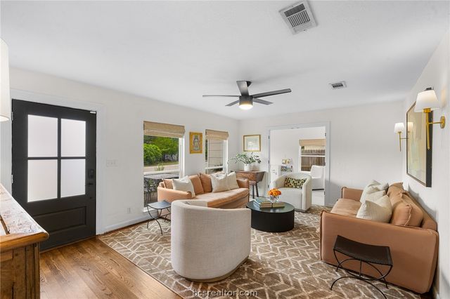 114 East O'Bryant Street, Bellville, TX 77418