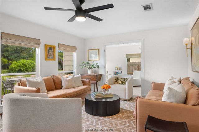 114 East O'Bryant Street, Bellville, TX 77418