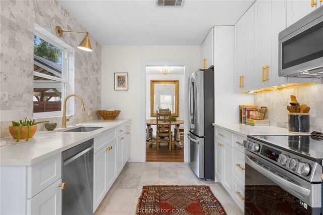 114 East O'Bryant Street, Bellville, TX 77418