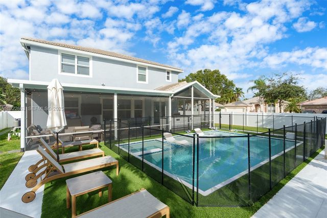 14212 NW 23rd St, Pembroke Pines, FL 33028