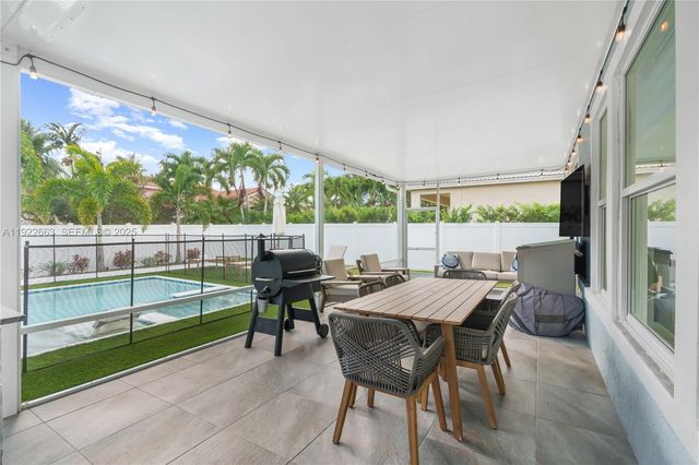 14212 NW 23rd St, Pembroke Pines, FL 33028