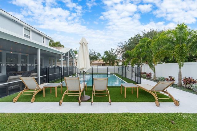 14212 NW 23rd St, Pembroke Pines, FL 33028