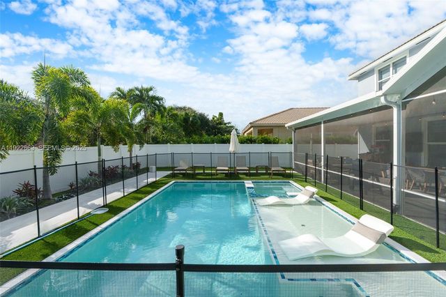 14212 NW 23rd St, Pembroke Pines, FL 33028