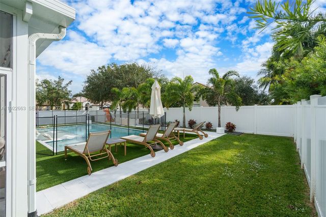 14212 NW 23rd St, Pembroke Pines, FL 33028