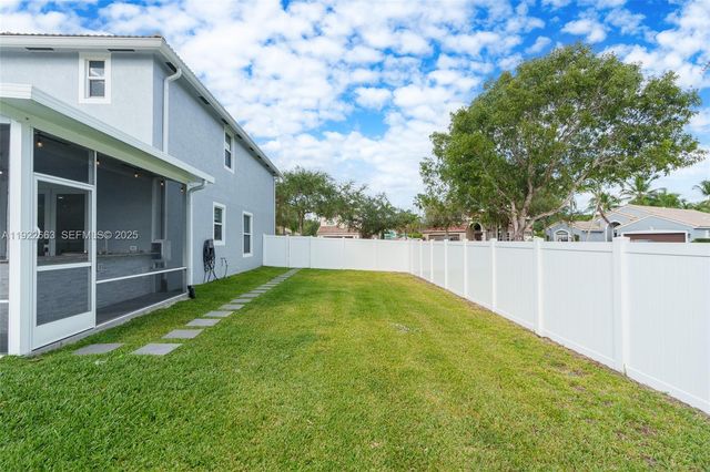 14212 NW 23rd St, Pembroke Pines, FL 33028