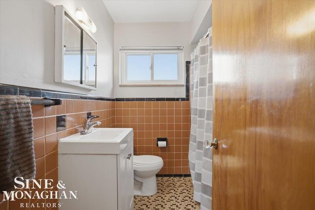 21232 Ardmore Park Drive, St Clair Shores, MI 48081