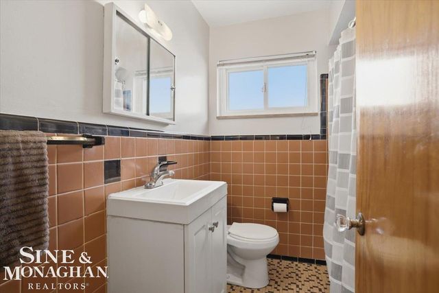 21232 Ardmore Park Drive, St Clair Shores, MI 48081
