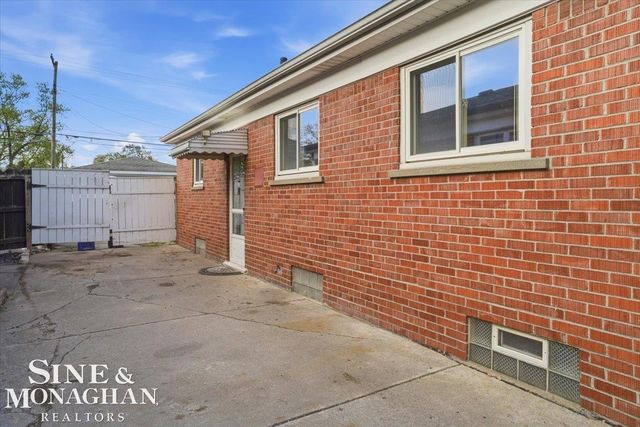 21232 Ardmore Park Drive, St Clair Shores, MI 48081
