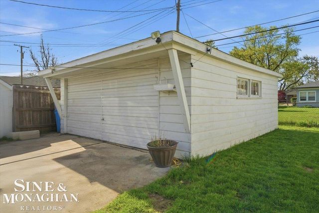 21232 Ardmore Park Drive, St Clair Shores, MI 48081
