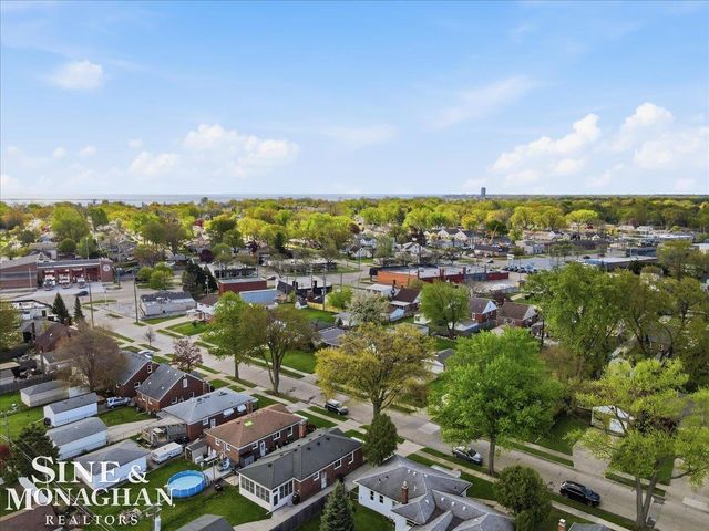 21232 Ardmore Park Drive, St Clair Shores, MI 48081