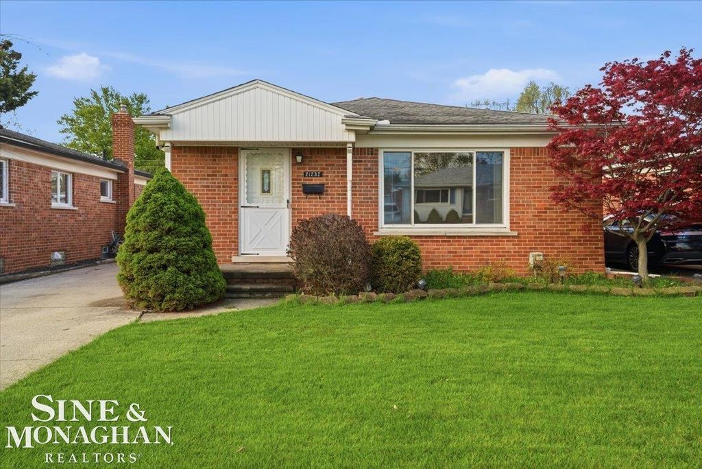 21232 Ardmore Park Drive, St Clair Shores, MI 48081