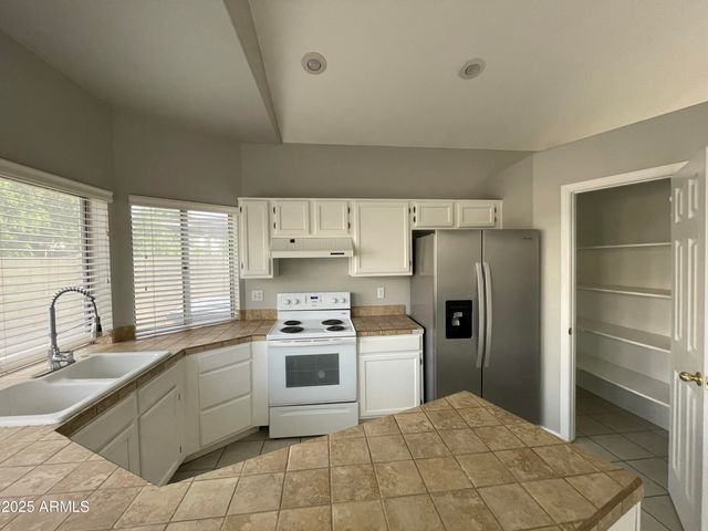 5222 W FAIRVIEW Street, Chandler, AZ 85226