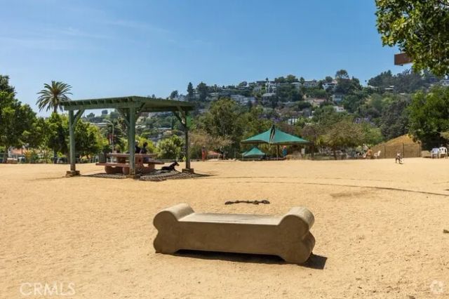 1825 N Easterly Terrace, Los Angeles, CA 90026