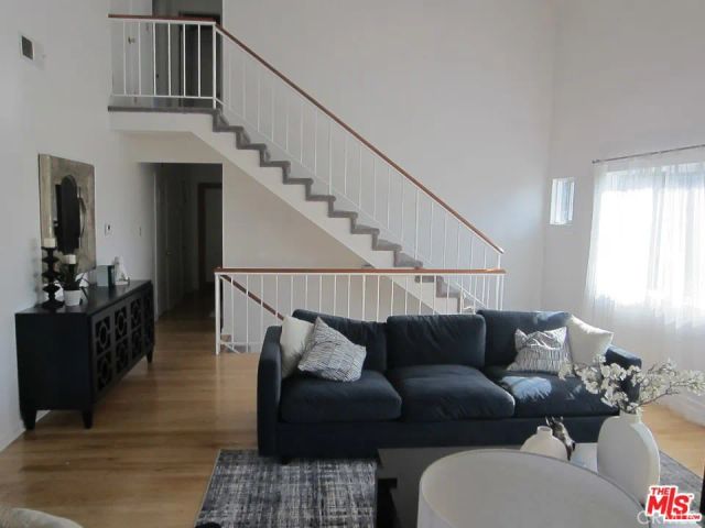 1825 N Easterly Terrace, Los Angeles, CA 90026