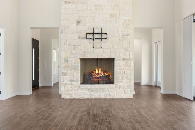 1020 Pinnacle View Dr, Kerrville, TX 78028