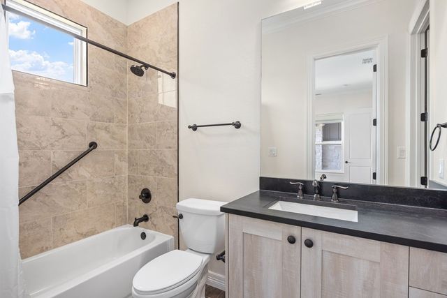 1020 Pinnacle View Dr, Kerrville, TX 78028