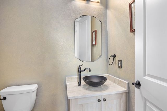 1020 Pinnacle View Dr, Kerrville, TX 78028