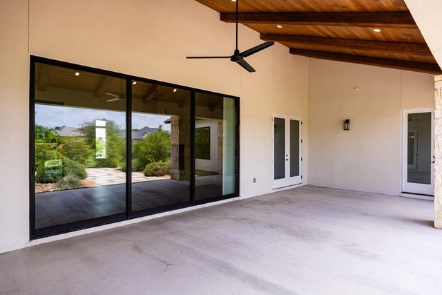 1020 Pinnacle View Dr, Kerrville, TX 78028
