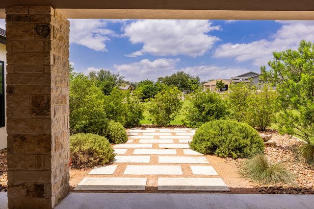 1020 Pinnacle View Dr, Kerrville, TX 78028