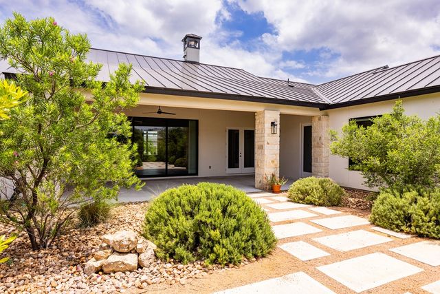 1020 Pinnacle View Dr, Kerrville, TX 78028