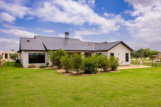 1020 Pinnacle View Dr, Kerrville, TX 78028