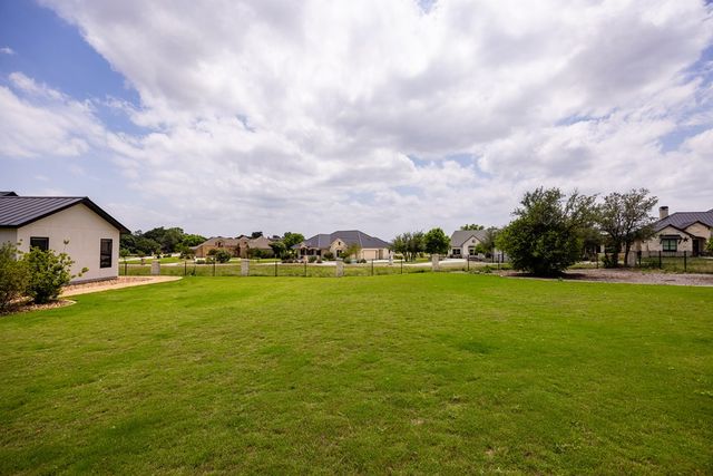 1020 Pinnacle View Dr, Kerrville, TX 78028