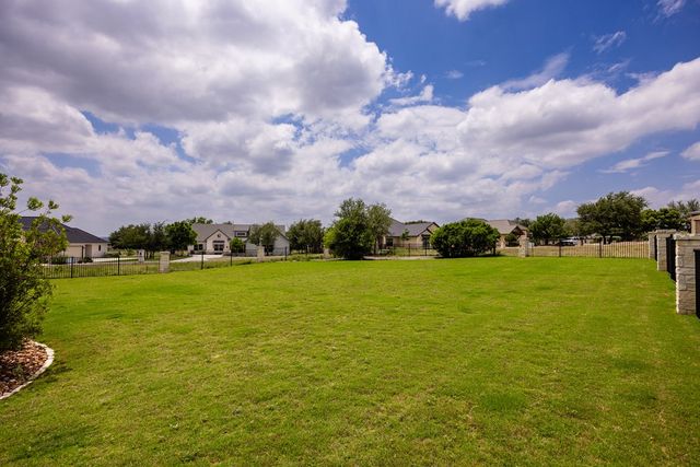1020 Pinnacle View Dr, Kerrville, TX 78028