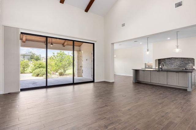 1020 Pinnacle View Dr, Kerrville, TX 78028