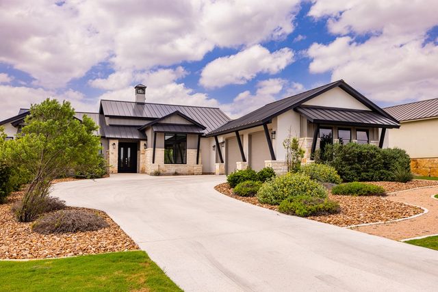 1020 Pinnacle View Dr, Kerrville, TX 78028