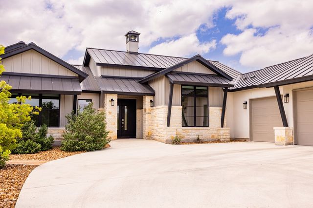 1020 Pinnacle View Dr, Kerrville, TX 78028
