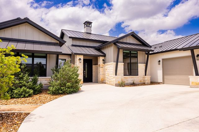 1020 Pinnacle View Dr, Kerrville, TX 78028