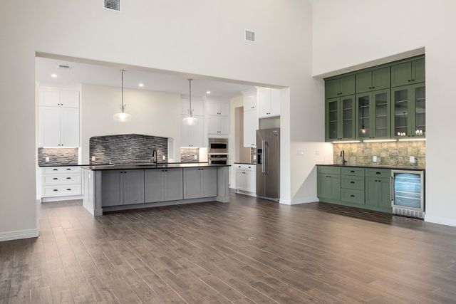 1020 Pinnacle View Dr, Kerrville, TX 78028