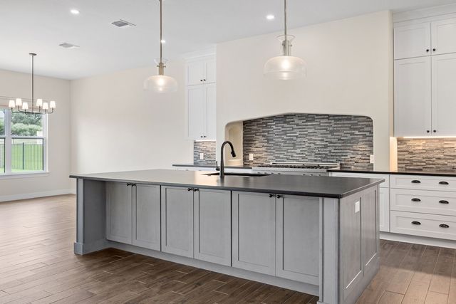 1020 Pinnacle View Dr, Kerrville, TX 78028