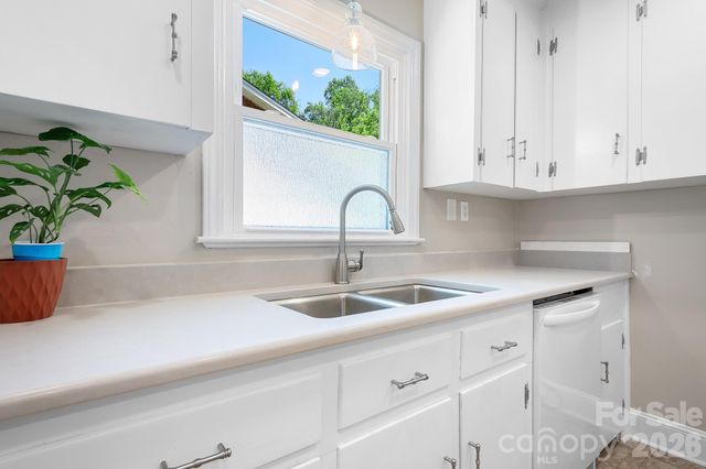 3960 Bristol Drive, Charlotte, NC 28208