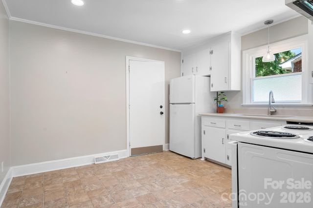 3960 Bristol Drive, Charlotte, NC 28208