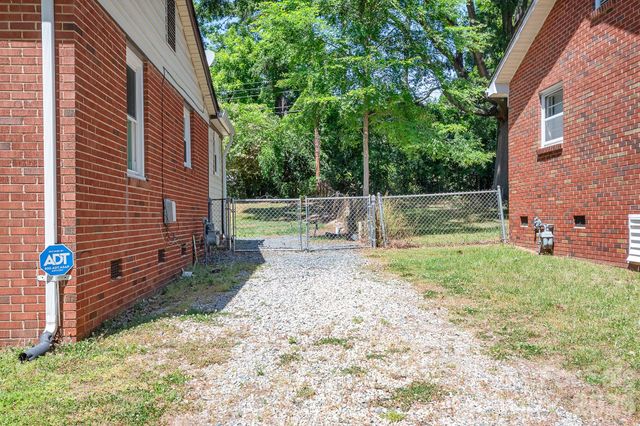 3960 Bristol Drive, Charlotte, NC 28208
