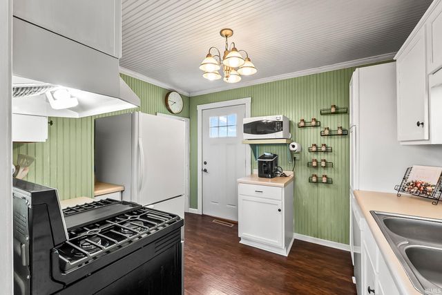 4825 S 700 W, Mentone, IN 46539