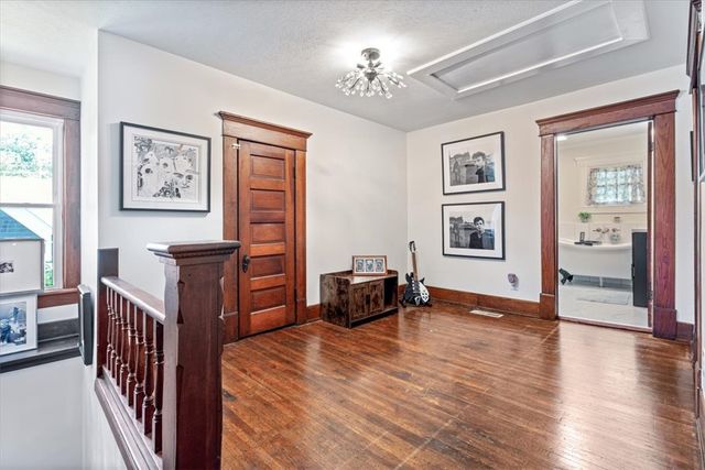 411 N Broadway Street, Siloam Springs, AR 72761