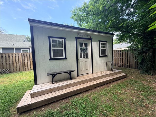 411 N Broadway Street, Siloam Springs, AR 72761