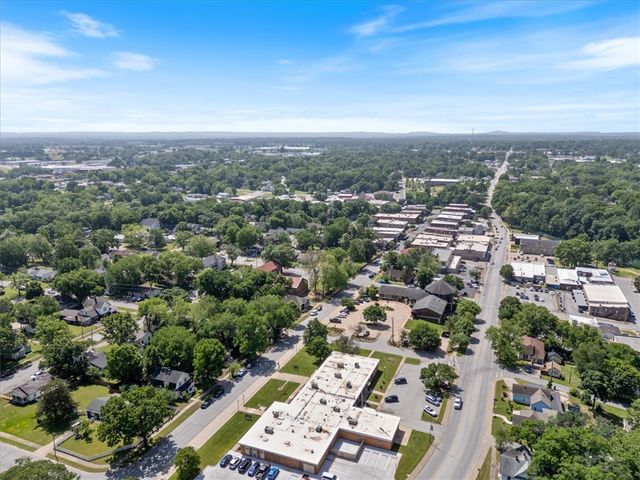 411 N Broadway Street, Siloam Springs, AR 72761