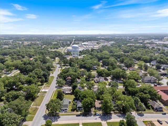 411 N Broadway Street, Siloam Springs, AR 72761