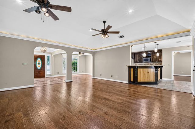 25709 Parkway Drive, Huffman, TX 77336