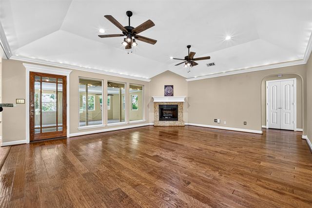 25709 Parkway Drive, Huffman, TX 77336